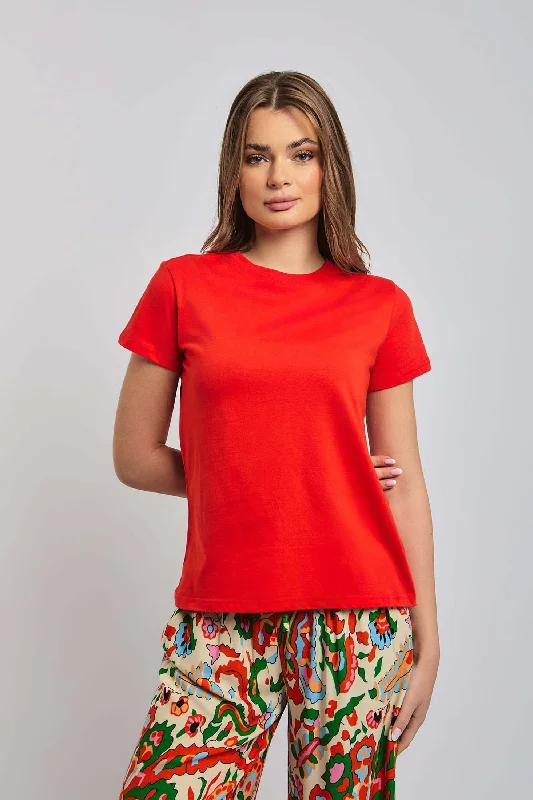Muscle Women T Shirt for a Sporty and Casual LookWomen Shirt - Red
