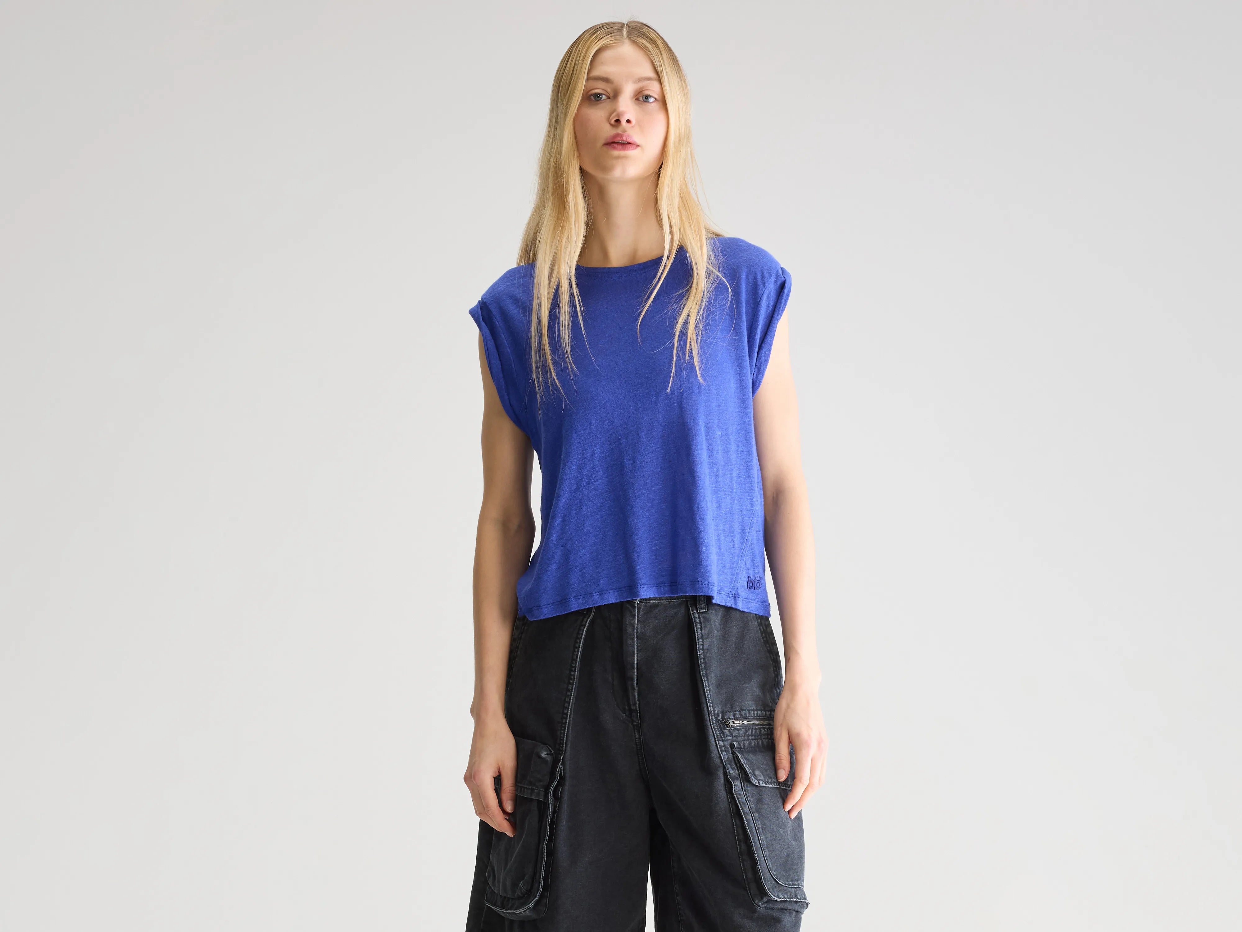 Distressed Women T Shirt with a Laid - Back AestheticVlyn crewneck t-shirt (251 / W / BLUEWORKER)