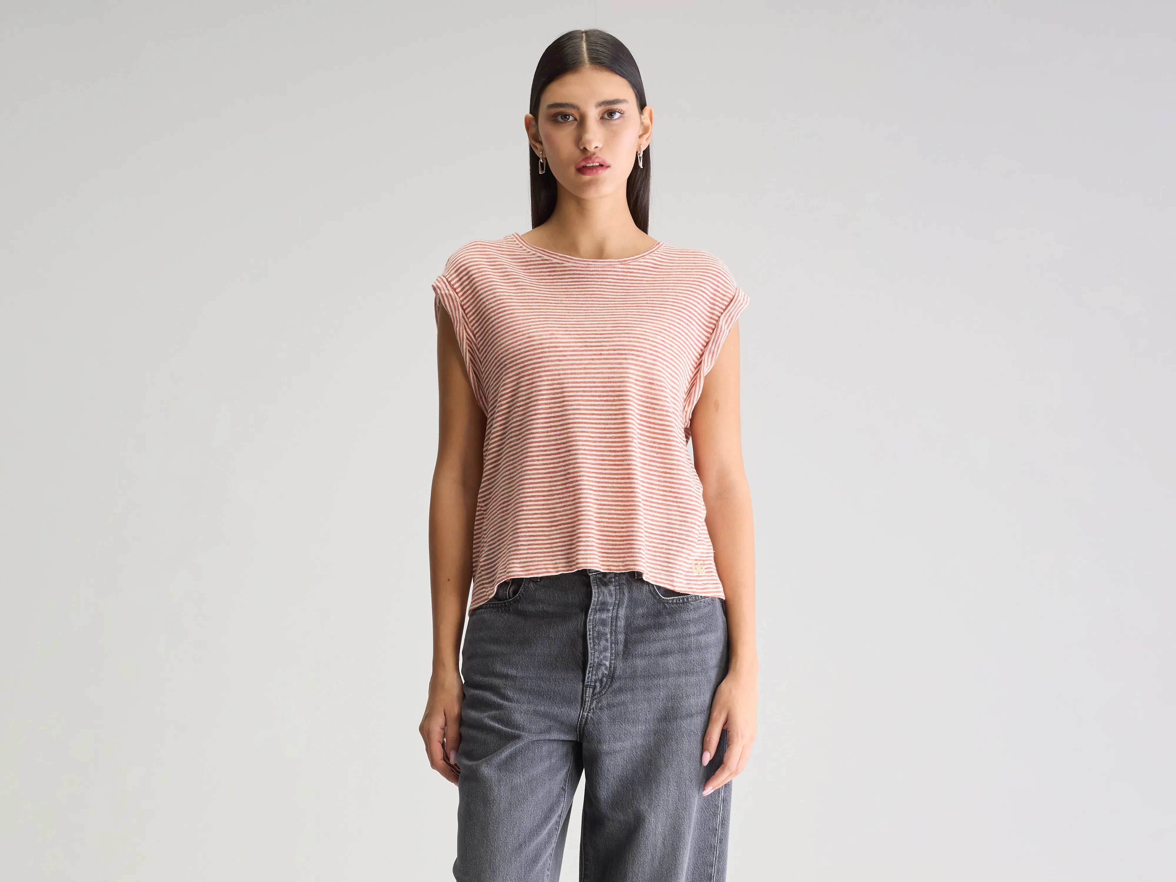 Embroidered Women T Shirt with Intricate DetailsVlyn crewneck t-shirt (251 / W / STRIPE C) Embroidered Women T Shirt with Intricate DetailsVlyn crewneck t-shirt (251 / W / STRIPE C)
